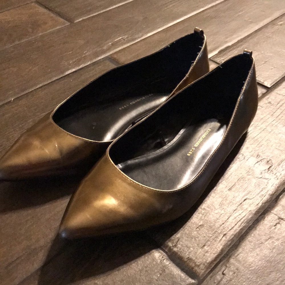Women’s size 10 gap flats